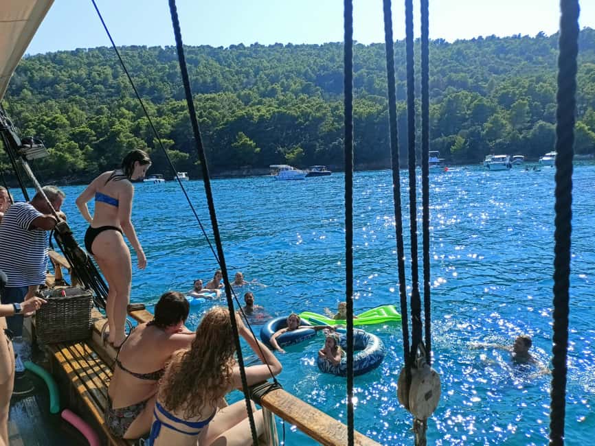 Zadar: Boat Tour with Unlimited Wine & 3 Stops - Kukljica Beach Time (45 Minutes): Quick Swim, Optional Treats
