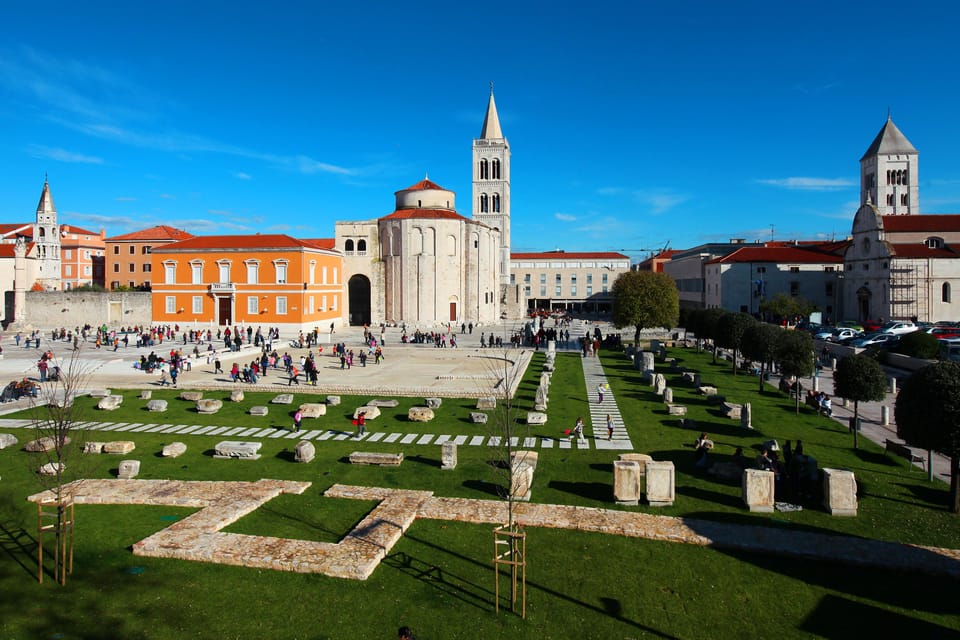 Zadar City Tour 120min Walk - Finding your guide fast: the umbrella and the meeting point system