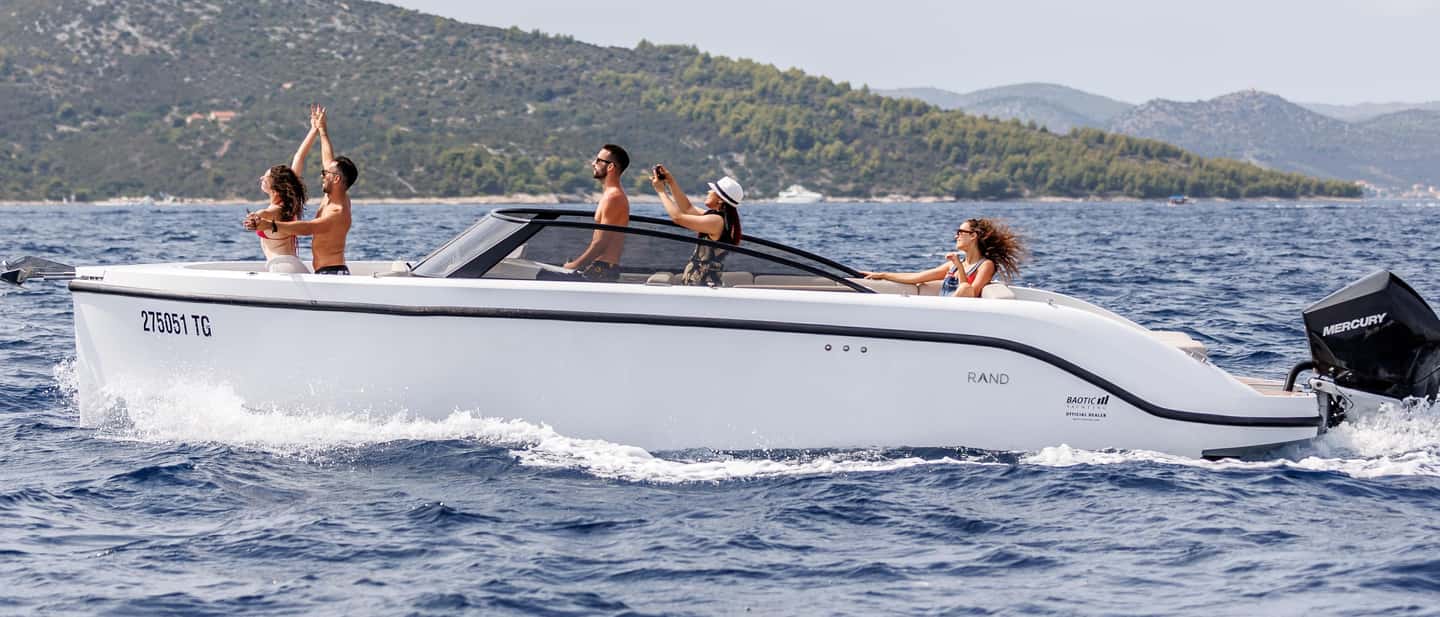 Zadar: Guided Speedboat Tour with Food, Oil & Wine Tasting - Speedboat comfort, jackets, and the reality of choppy water