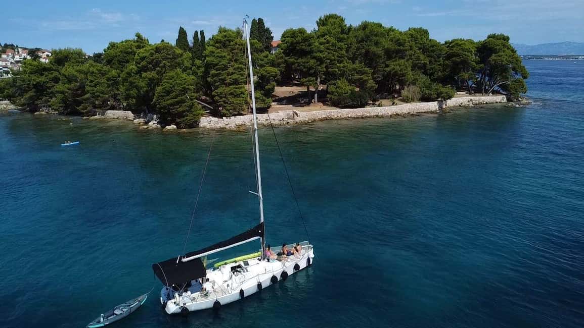 Zadar: Island cruise with drinks, snorkeling and kayaking - Ugljan free time: restaurant, beach bar, and another swim option