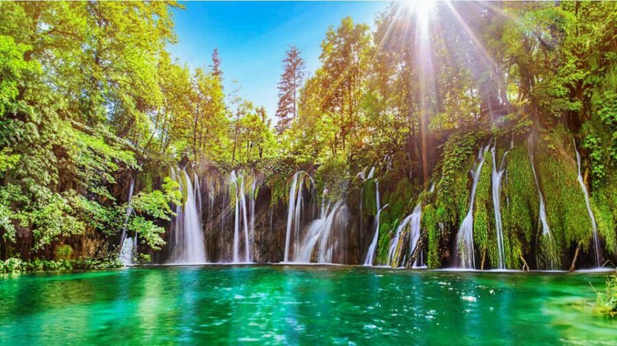 Zadar: Plitvice Lakes with Boat Ride and Zadar Old Town Tour - Plitvice Lakes: walking the upper-to-lower waterfalls route