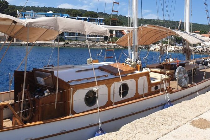 Zadar Private Authentic Wooden Boat tour with unlimited champagne - Champagne, Snorkeling Gear, and What to Bring to Feel Comfortable