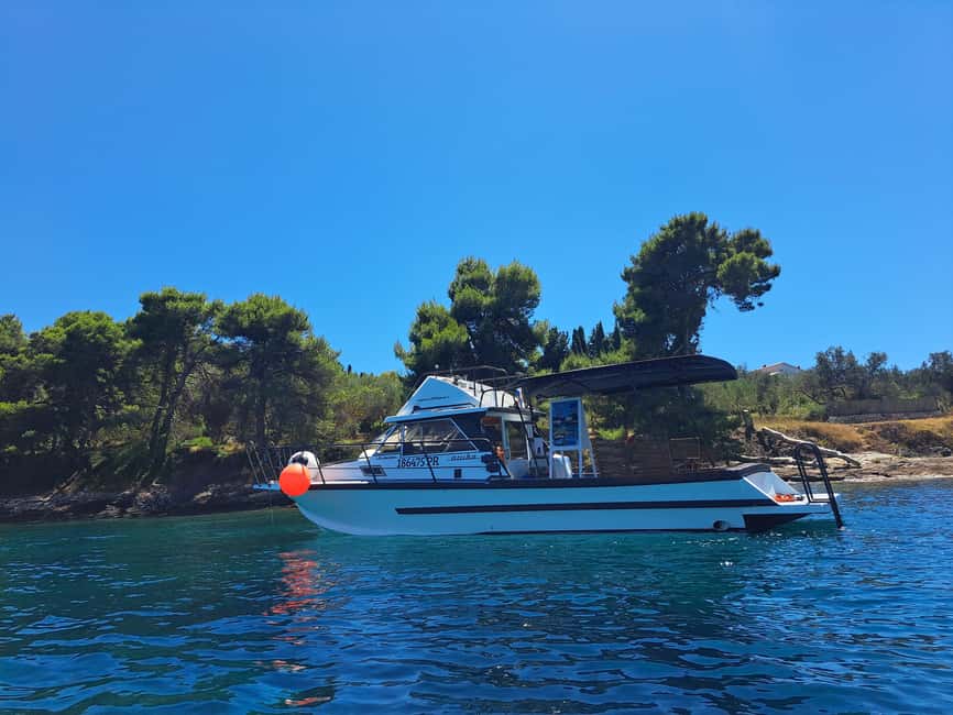 Zadar: Private Boat Tour to Croatian Islands - Stop 2: Kostanj’s sandy cove time for longer water play