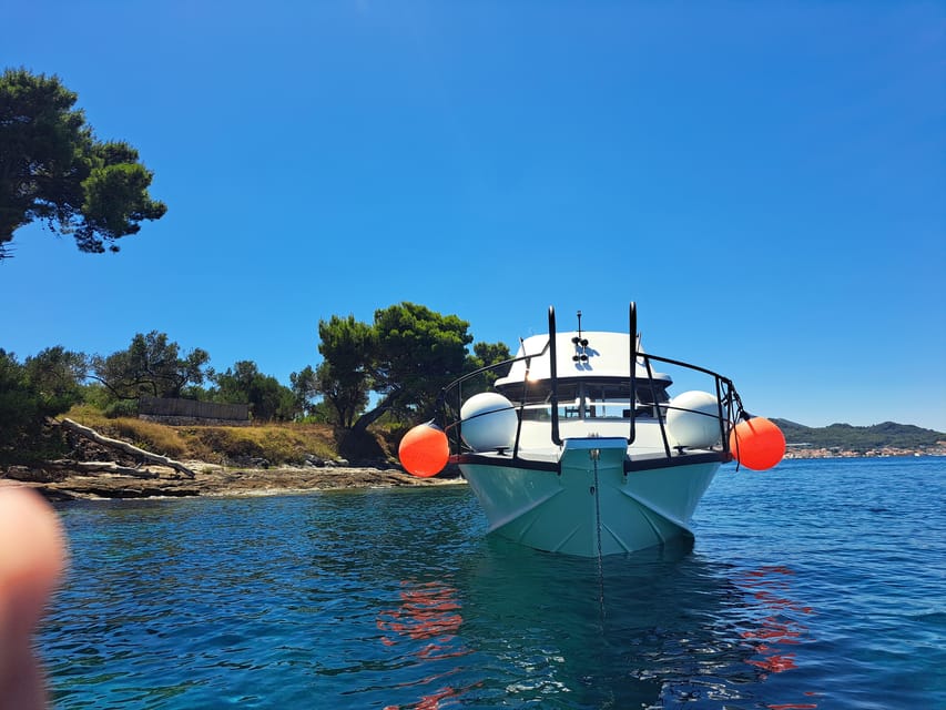 Zadar: Private Tour to Ugljan, Osljak and Galevac - half day - Stop 2: Kostanj and the Sandy Bay for a Longer Sea Time