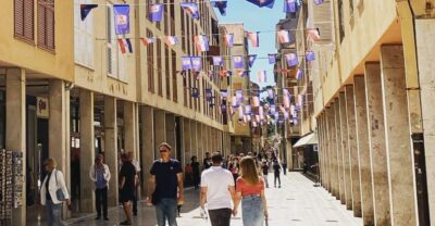 Zadar: Private Walking Tour Through 3,000 Years of History - Finding the tour start near the Sea Gate (and what to bring)