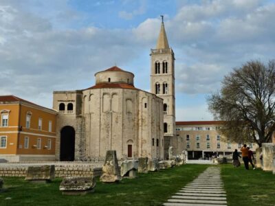 Zadar: Private walking tour through history and modern time - Saint Donat and St. Anastasia: two churches, two very different moods