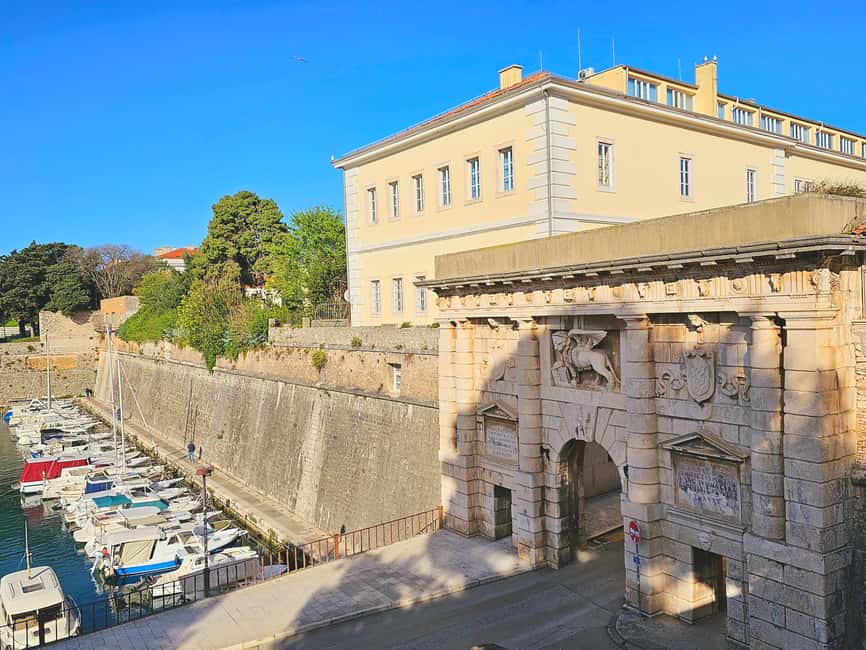 Zadar: Private walking tour through history and modern time - Market Zadar and Trg pet bunara: where you pause and look like a local