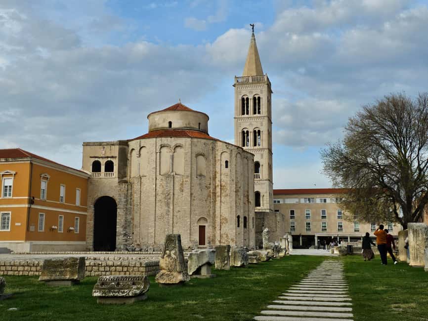 Zadar: Private walking tour through history and modern time - Saint Donat and St. Anastasia: two churches, two very different moods
