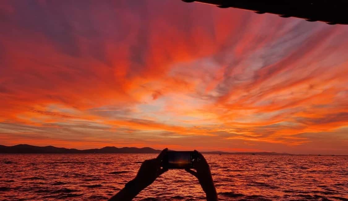 Zadar: Romantic Luxury Sunset Boat Tour with Aperol Spritz - Waiting for sunset in the canal: where the colors land