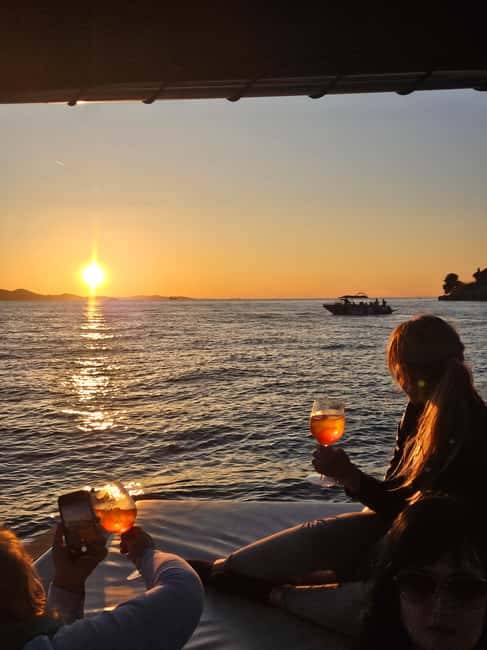 Zadar: Romantic Luxury Sunset Boat Tour with Aperol Spritz - Group size and onboard comfort: why the boat matters