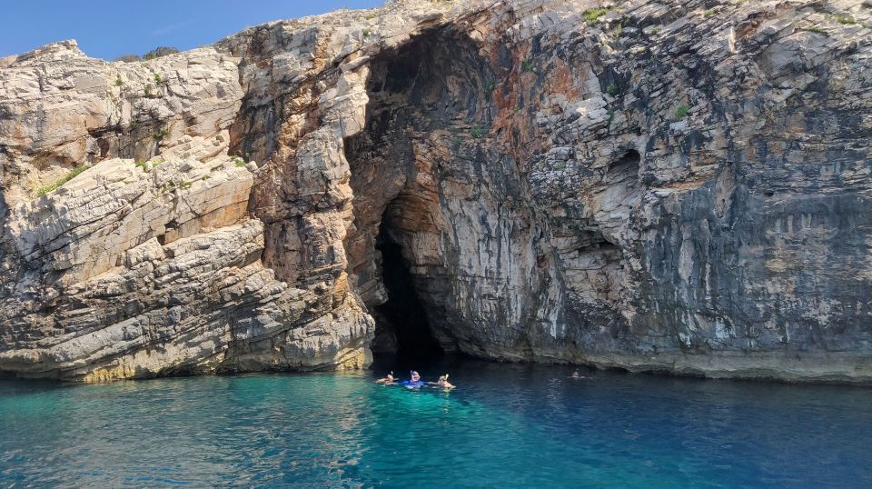 Zadar: Sakarun Bay, Golubinka Cave & Veli Žal Speedboat Tour - Lagnići sunken ship snorkel: short stop, cool payoff