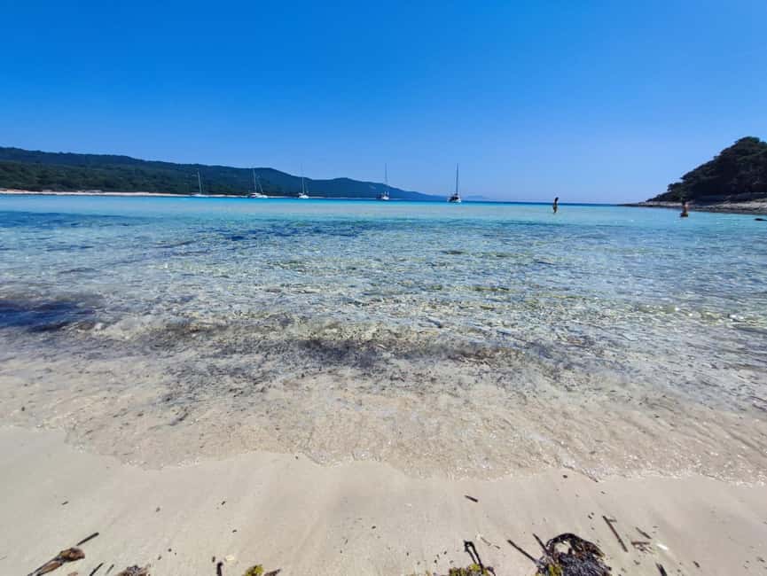 Zadar: Sakarun Bay, Golubinka Cave & Veli Žal Speedboat Tour - The cruise route: 45 kilometers of Long Island scenery