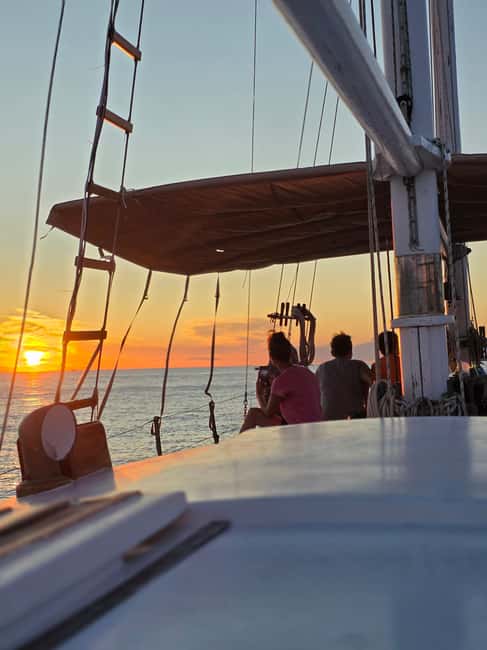 Zadar: Sunset Cruise with unlimited champagne - The 10-minute Zadar photo stop: short break, smart timing