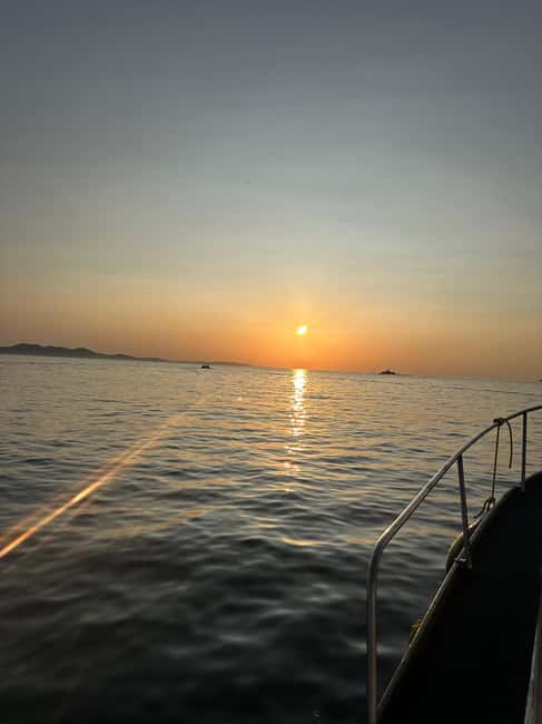 Zadar: Sunset Cruise with unlimited champagne - Unlimited champagne and good music: the “romantic” part actually works