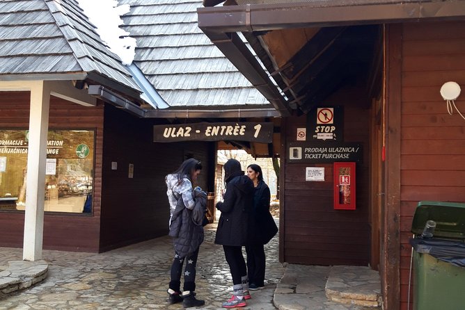Zadar to Plitvice lakes: Guided tour with pre-booked tickets - Quick hits before you go