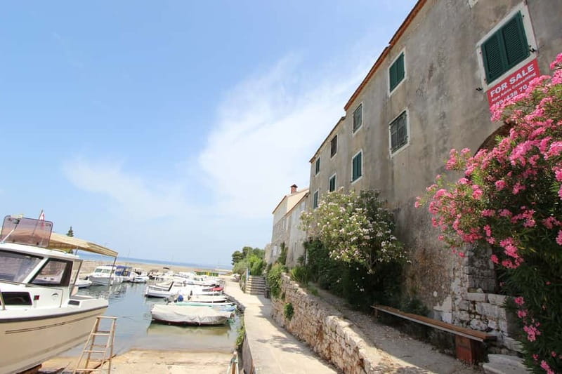 Zadar: Ugljan, Ošljak, and Preko Islands Speedboat Tour - Ošljak in the Zadar channel: short island time, strong scenery
