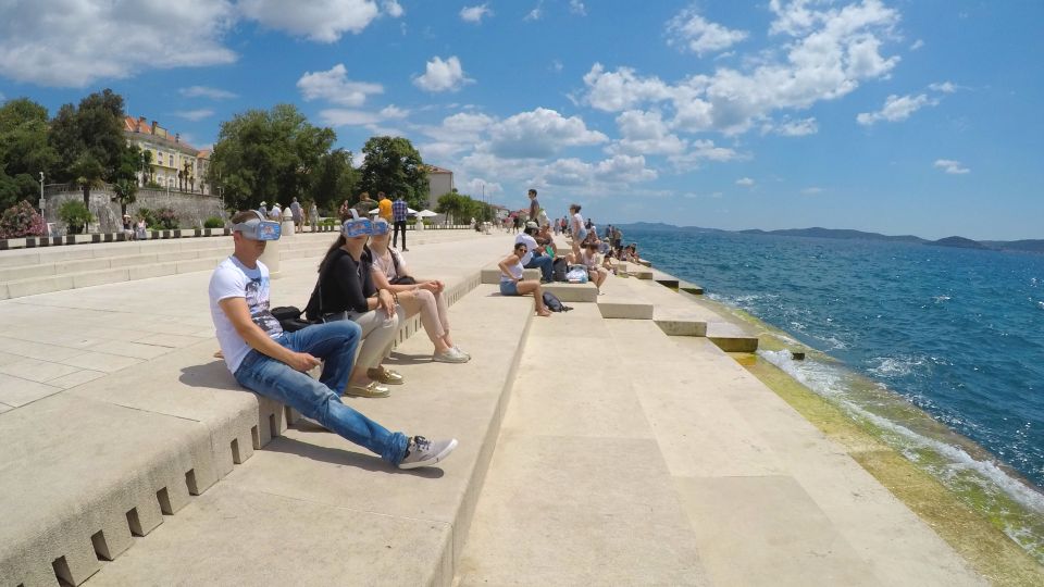 Zadar: Virtual Reality Guided History Walking Tour - The assistant, the controls, and using the OculusGo smoothly