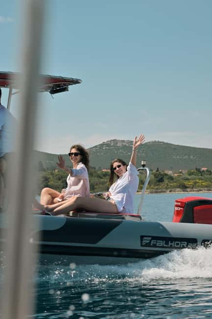 Zadar:Speedboat Tour Thrill Ride with Snorkeling on 3 island - Ošljak Island: photos, old-stone vibes, and a real swim window