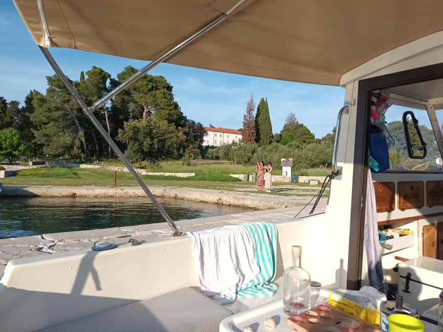 Zadar:Ugljan, Frnaža,Galevac &Ošljak free beer & anchovies - Drinks, Snacks, and the Simple Convenience That Makes This Feel Easy
