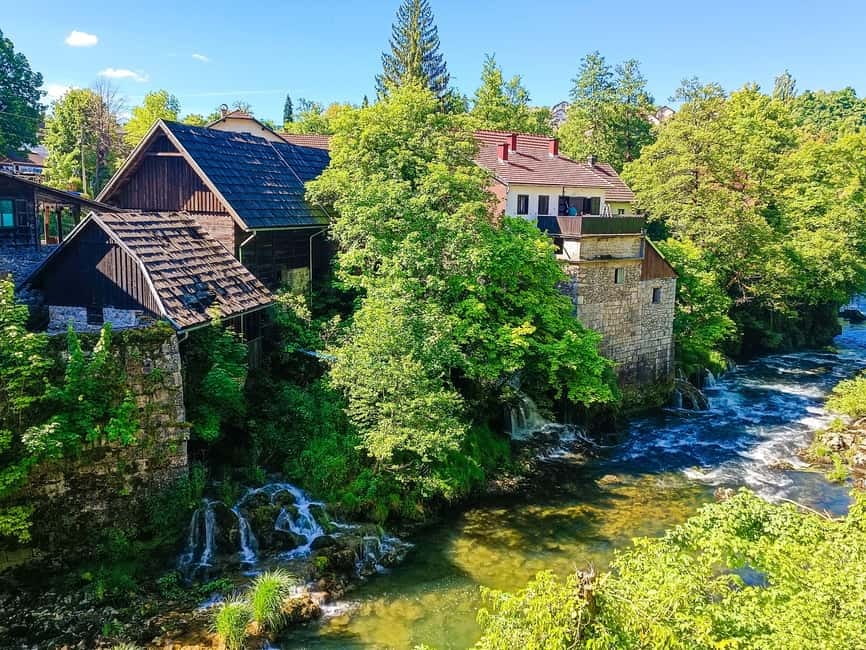 Zagreb: Plitvice with Ticket & Rastoke Tour for Max 8 people - Winter vs summer reality check: the park changes