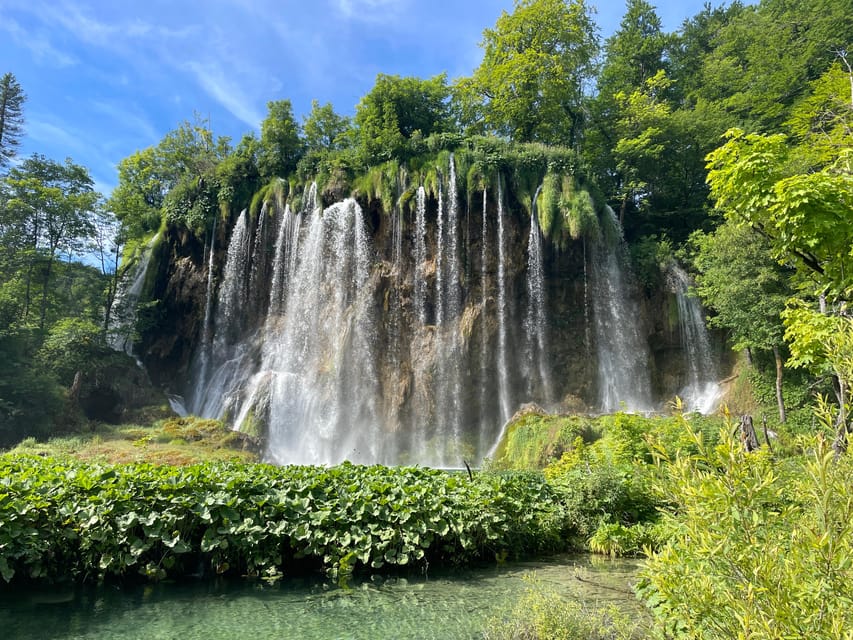 Zagreb: Rastoke & Plitvice Lakes Guided Tour with Ticket - Getting into Plitvice: how the guide reduces chaos